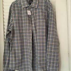 JoS A Bank Slim Fit Traveler Long Sleeve Button Shirt Size M Brand New